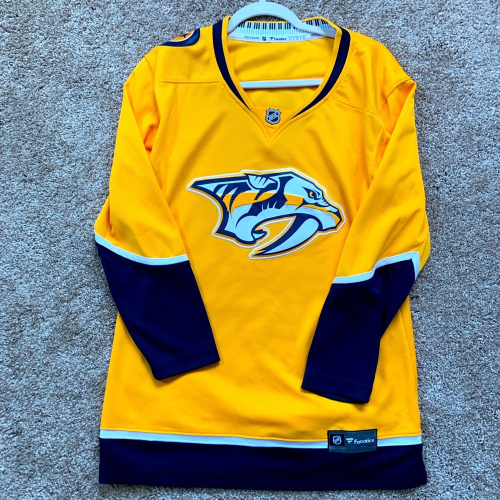 Nashville Predators W sz L Hockey Jersey